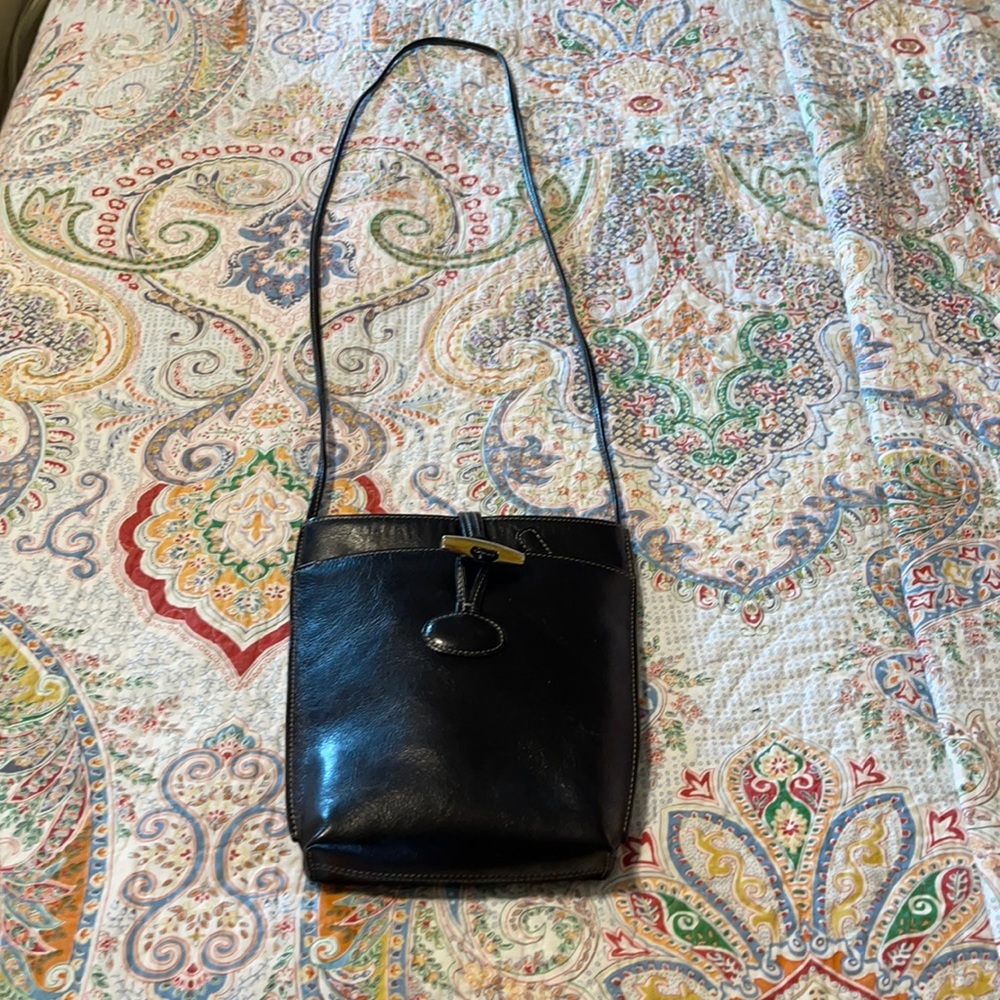 Women’s leather cross body dimensions 9x8 inches